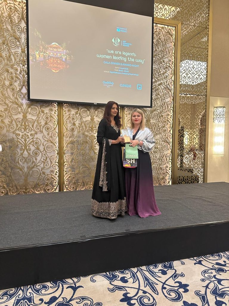 Claire Ordovsky Tanaevsky receiving an award from Zaahirah Muthy on stage during closing ceremony of Art Connects Women 2025