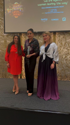 Claire Ordovsky Tanaevsky presenting award to artist from Iran during Art Connects Women gala night